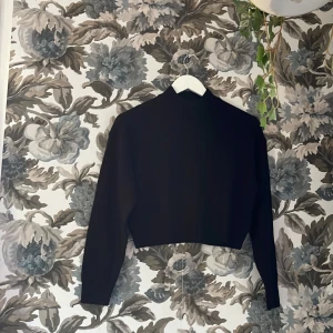 Svart stickad tjocktröja turtleneck  - Aldrig använd