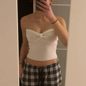 Vit topp - Söt vit topp från shein, storlek M💗