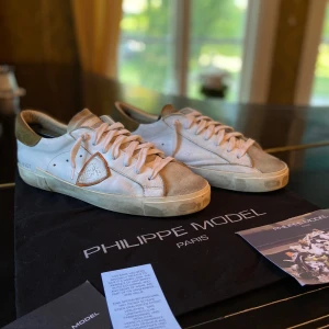 Philippe model - Sköna skor bra skick andvänt sparsamt dustbag samt låta och papper medkommer. 41 men passar 42 med