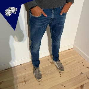 REPLAY ANBSS HYPERFLEX  - Replay Anbass Hyperflex | Skick: 9/10 | Strl W34 L30 | Modellen är 182 cm | Vårt pris 499kr | Hör av dig om du undrar någonting!