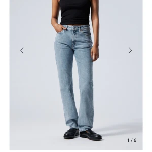 Weekday jeans byxor - Skitsnygga jeans från Weekday som passar mig som är en M 