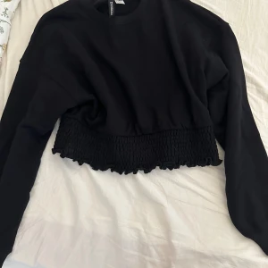 Svart crop 120 kr - Har inte använt den därför ee den helt ny 