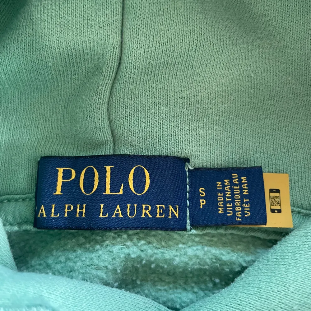 Säljer min Ralph Lauren hoddie i färgen mint grön PGA för liten. Är i storlek S och passar både killar och tjejer. Varan är i fint använt skick.. Hoodies.