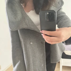 Grå Zara kappa - Grå Zara kappa som är helt oanvänd🩶