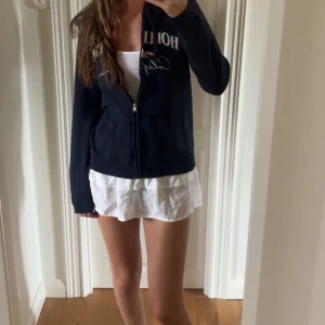 Hollister hoodie - Hollister zipup som är i nyskick