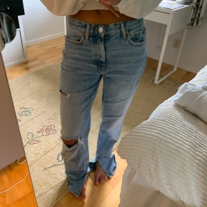 Blå Jeans  - Supercoola jeans med hål i