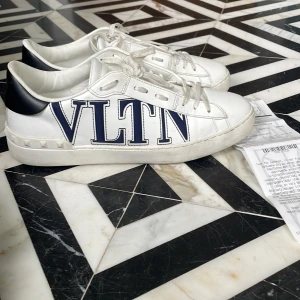 Säljer mina valentino opens storlek 41  - Skick 9/10. Används inte eftersom jag vuxit ur dem.