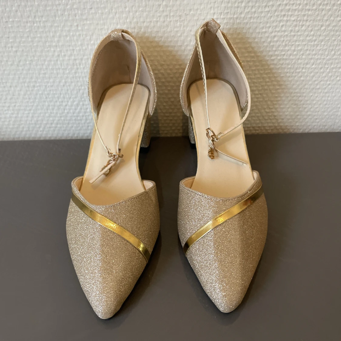 Glittrig damskor
