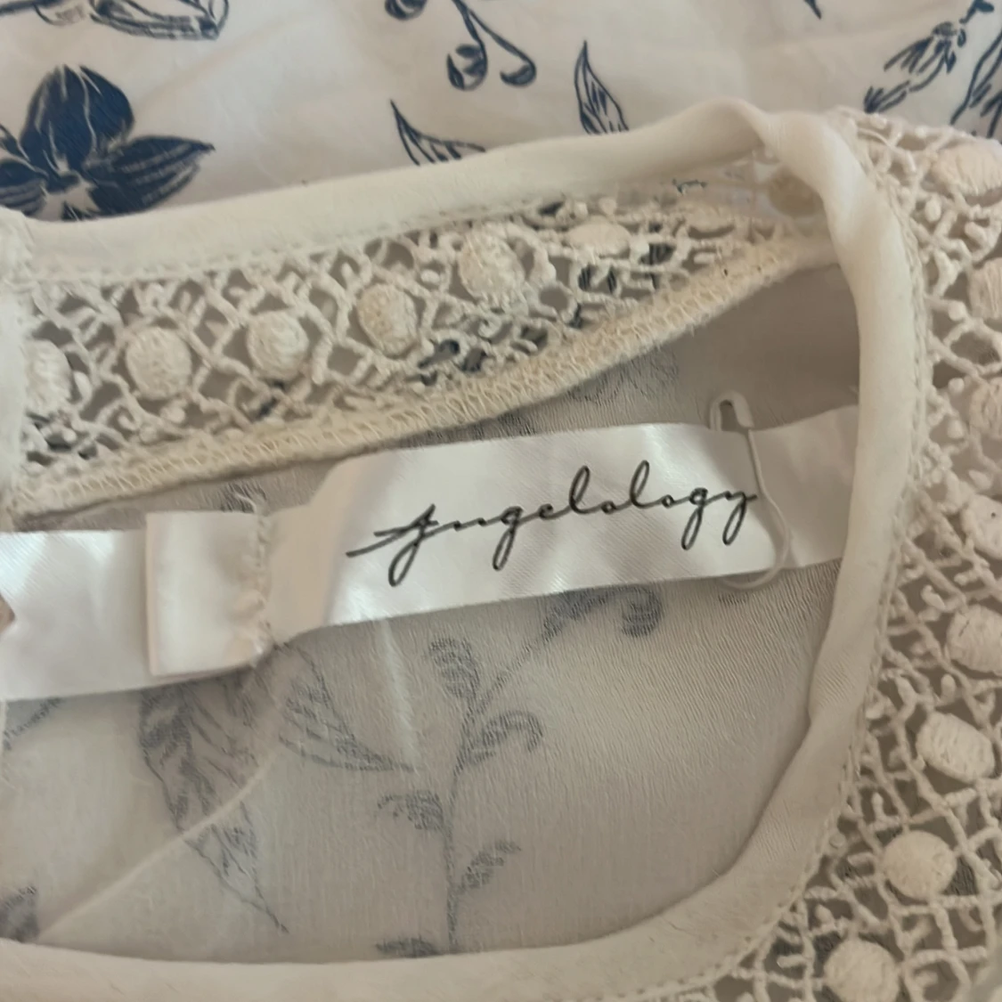 Genomskinlig blus  - 90