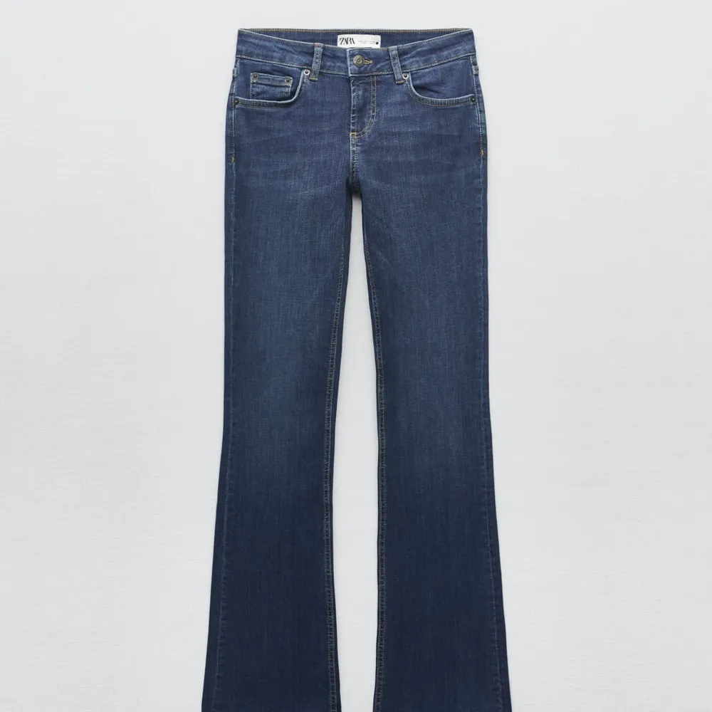 säljer dessa lågmidjade jeans från zara som inte säljs längre  . Jeans & Byxor.