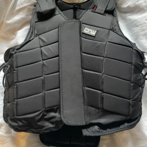 ridväst  - Ridväst vuxen xs/14år, oanvänd, snörning i sidorna