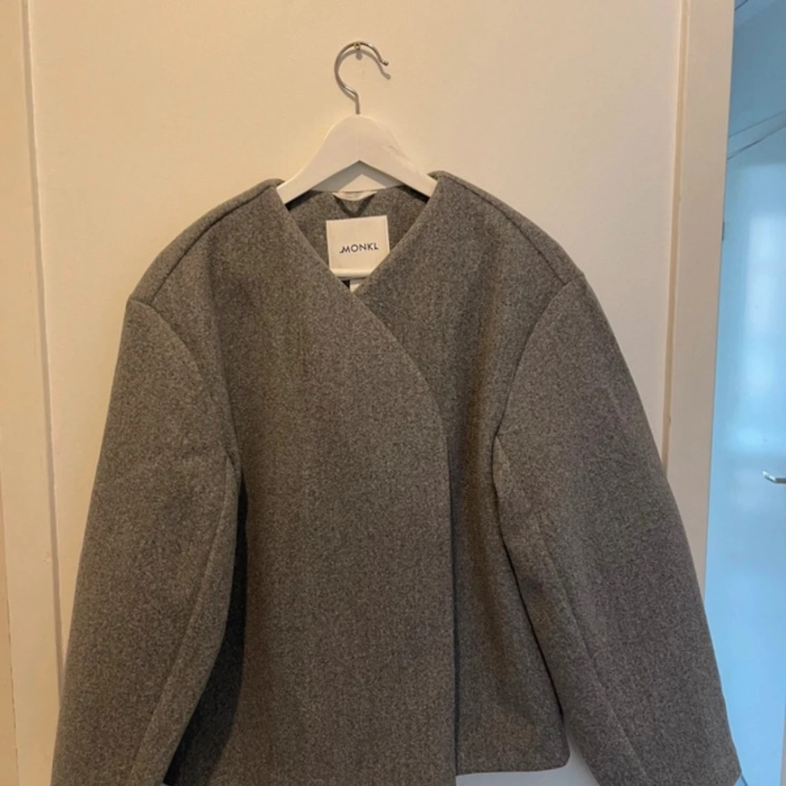 Grå jacka/kort kappa - 91