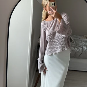 Blus med öppen rygg - Fin blus med öppen rygg