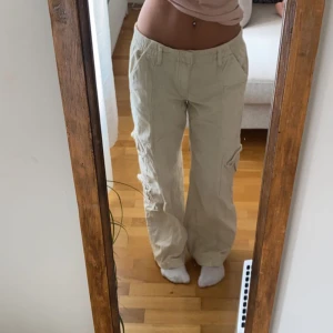 Cargo pants - Säljer mina cargo pants som jag haft sen 2023💘 dom är i storlek M men passar bra på mig som har S/ XS.  Jag är 171 <3