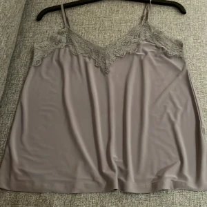 Spetslinne - Storlek M Använt fårtal gånger