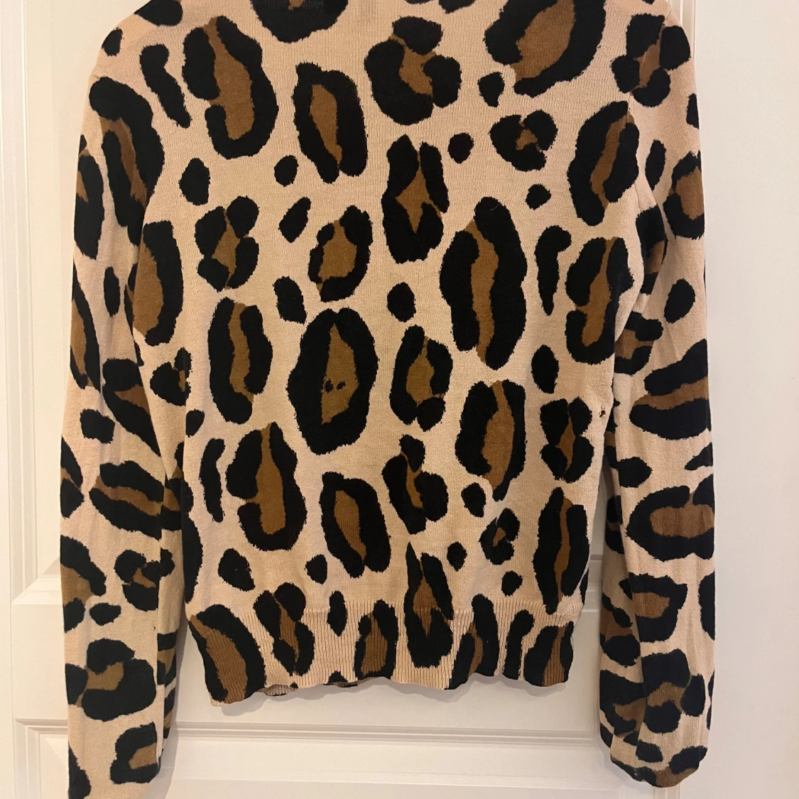 Beige leopardmönstrad kofta - 90