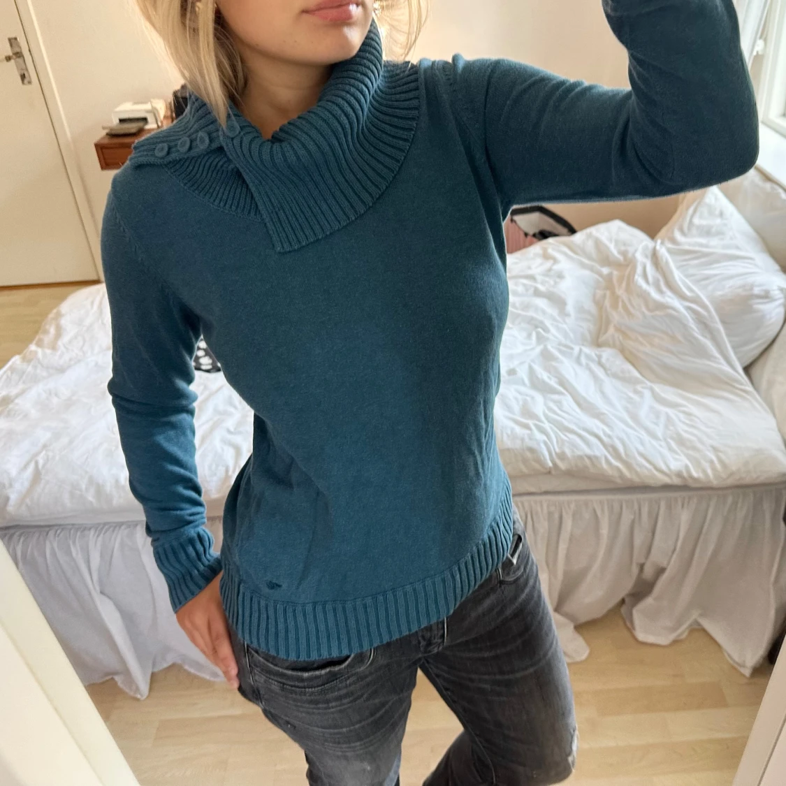 stickad tröja med hög krage 