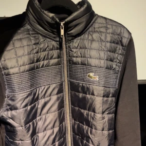 Lacoste jacka  - Nyskick i storlek S