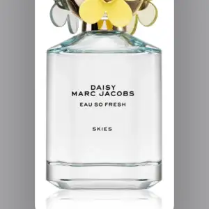 Jättegod Marc Jacobs parfym säljer på grund av att den inte kommer till änvändning längre 