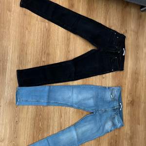 Säljer dessa 3 feta Zara jeans i storlek 30-30, alla 3 par är i nyskick utan defekter! Säljer alla 3 för 350 eller styckpris 150! Kom pm vid frågor eller mer bilder på jeansen 