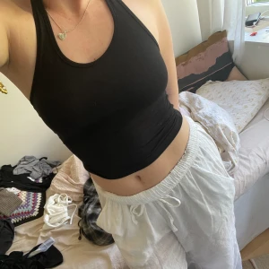 Svart halterneck top💕 - Svart halterneck top, knappt använd💕