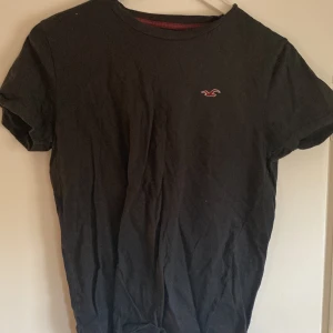 Hollister t-shirt - Bra skick 