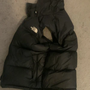 En the north face väst  - En väst som passar i m och s bra skick har använts Max 8 gånger 