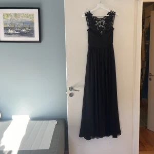 Balklänning  - Passar dig som är 170 cm lång, en mindre skada nära follen i övrigt hel utan fläckar.