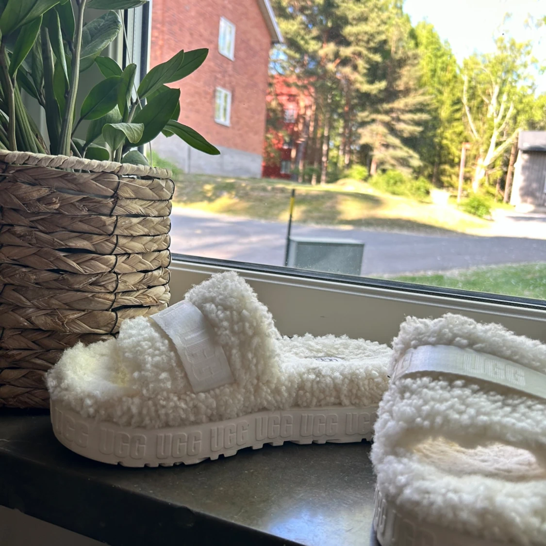 Uggs fluffita platform slide slippers - 90