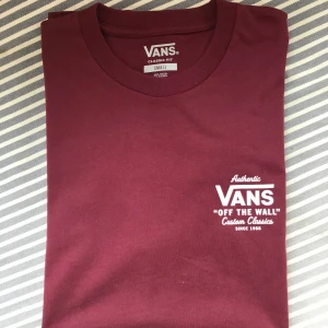 T-shirt Vans - T-shirt Vans, aldrig använd. Storlek small. 