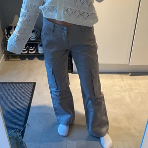 Cargobyxor  - Cargobyxor från Gina tricot i storlek 34. Aldrig använda. Är 167