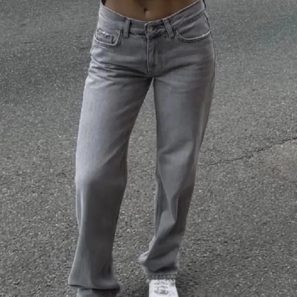 Lågmidjade gråjeans