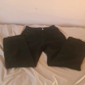 Jeans - Baggy jeans, älskar men har tröttnat på dom. Vet ej vad dom kostade från början så om man är intresserad så blir det budgivning. 