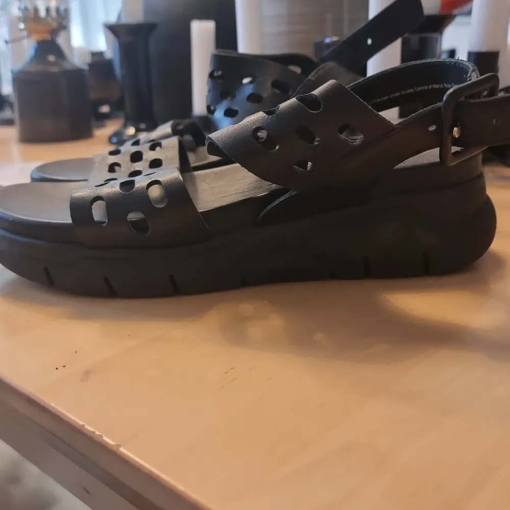 Läder sandaler aldrig använda endast provade.. Skor.