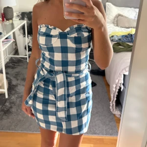 Rutig klänning  - Söt klänning ifrån asos storlek S😊