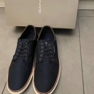 Gant skor - Säljer dessa gant skor som endast är använda ett fåtal gånger. Säljer de då de är för små och inte används längre. De är i ett mycket bra skick och box ingår om det önskas. Om du har frågor är det bara att skriva privat.