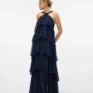 Vero Moda x Felicia Wedin - Säljer denna fina klänning som är helt slutsåld. Helt ny, endast testad. Säljer pga storleken inte passade🩷🩷