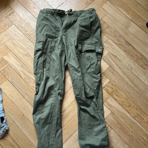 Ralph lauren cargo byxor - Dom är lite för små för mig fast perfekt skick