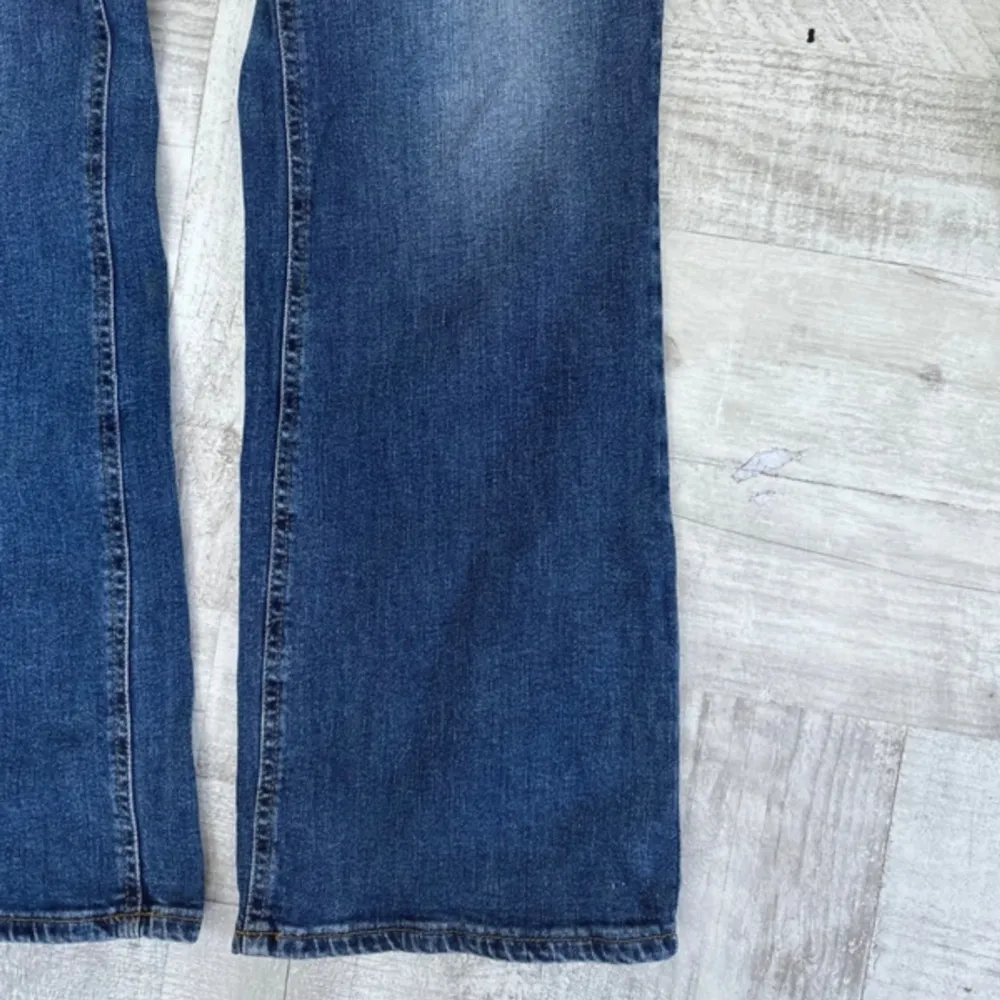 Sköna jeans med bra passform. Bara att skriva för mått eller vid frågor . Jeans & Byxor.