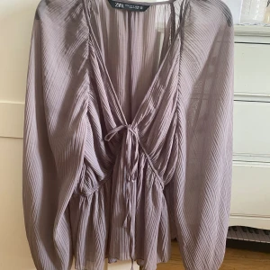 Zara tröja - Super fin sommar topp från zara som knappt är använd!!🩷🩷