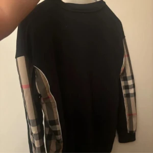 Burberry tröja - Strl 160 motsvarar en XS/S