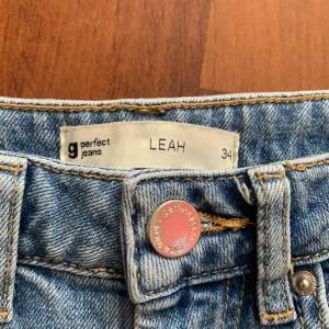 Superfina”LEAH” jeans från ginatricot i väldigt bra skick