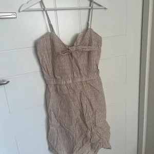 Klänning  - Söt sommarklänning med rosett