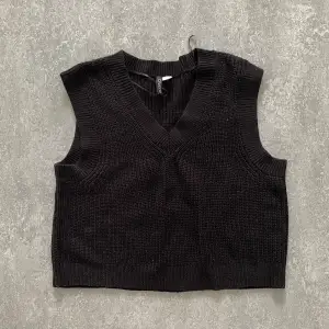svart pullover/väst i storleken M 🖤 köparen står för frakt