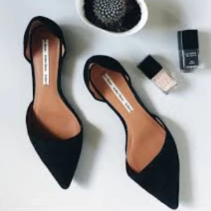 NYA spetsiga ballerina &Other Stories strl 41 - Supersnygga skor, bara provade hemma i ca 5 minuter, tyvärr för stora för mig.  Äkta läder/mocka  Nypris 1700 kr