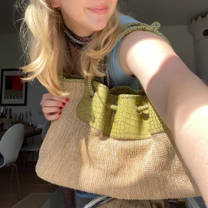 Boho bag🙌 - Superfin! Enbart magneten som ”stänger” väskan som är skadad❤️ Annars i sjperfint skick!💓Från David Jones!
