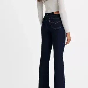 Levis jeans bootcut, som nya