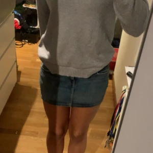 Kort jeanskjol - Den är köpt på H&M  men har inte kommit till användning