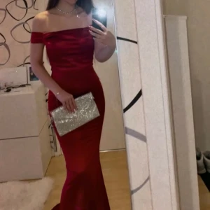 Balklänning  - Använd en gång på balen, som ny. Super fin, bra bevarad. 