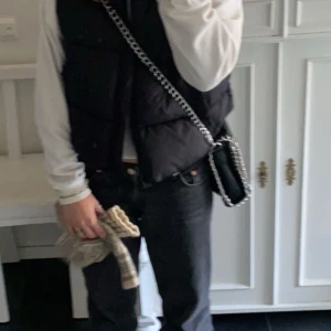 Tiamo väska  - Svart väska ifrån tiamo, kommer inte till användning längre💕💕